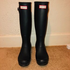 Matte black tall Hunter rain boots size 9 (women)